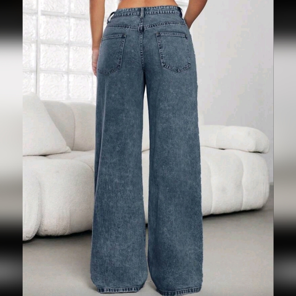 Wide Leg Heart Patch Jeans in Washed Blue - Picture 2 of 7